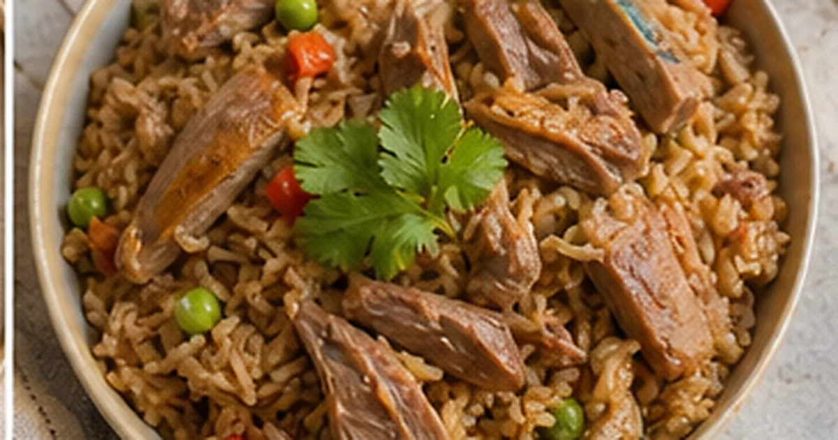Arroz con pato servido en una mesa de cocina casera