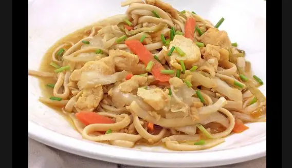 Receta de Tallarines Salteados con Pollo y Verduras